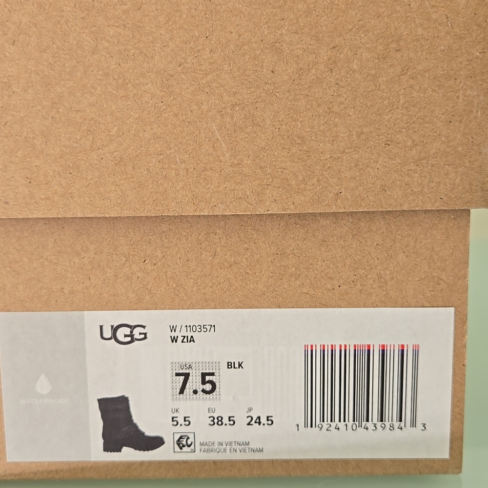 UGG Zia Black Suede Boots Sherpa Lined NWT 7.5 Womens - Picture 13 of 13